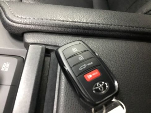 Used 2024 Toyota Grand Highlander Limited image 9