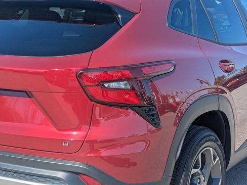 Used 2025 Chevrolet Trax LT w/ LT Convenience Package image 7