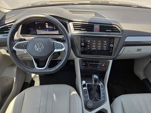 Used 2023 Volkswagen Tiguan SE AWD/4WD image 6