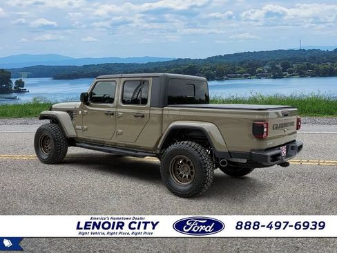 Used 2020 Jeep Gladiator Overland AWD/4WD image 5
