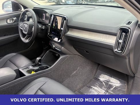 Certified 2025 Volvo XC40 B5 Core AWD/4WD image 34