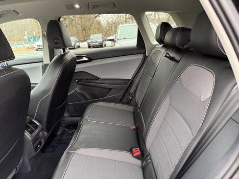 Used 2023 Volkswagen Taos SE w/ Panoramic Sunroof Package image 24