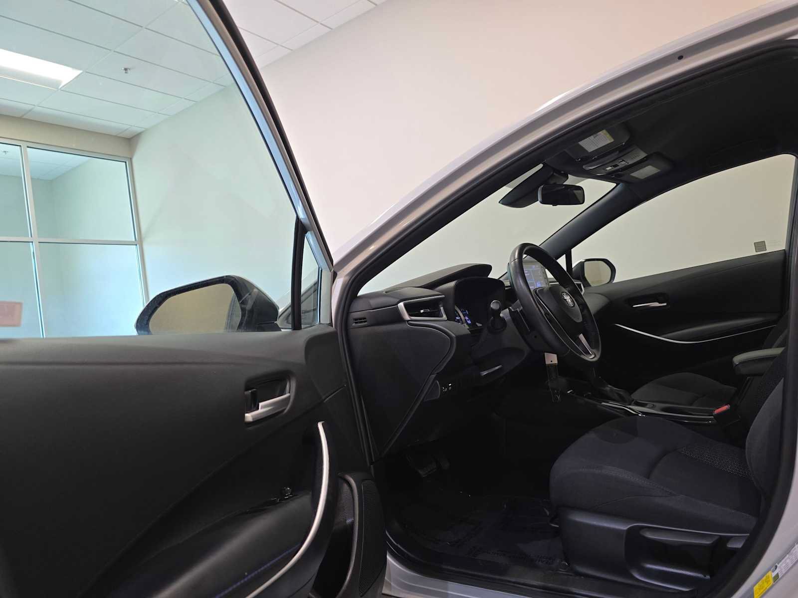 Used 2020 Toyota Corolla SE FWD image 22
