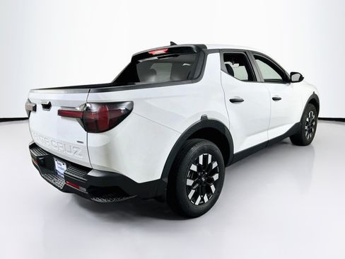 Used 2025 Hyundai Santa Cruz SE AWD/4WD image 5