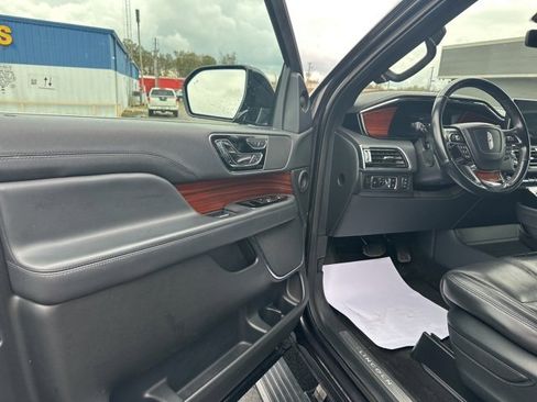 Used 2023 Lincoln Navigator Reserve image 4