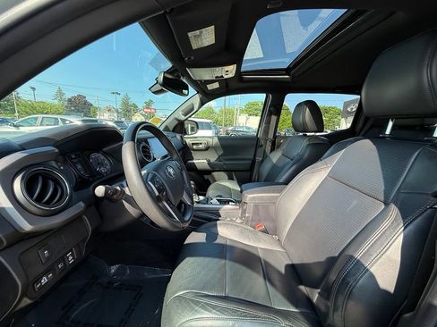 Used 2023 Toyota Tacoma TRD Sport w/ TRD Premium Sport Package AWD/4WD image 22