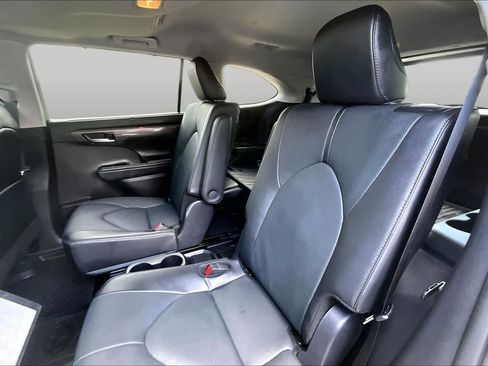 Used 2025 Toyota Highlander Limited AWD/4WD image 21