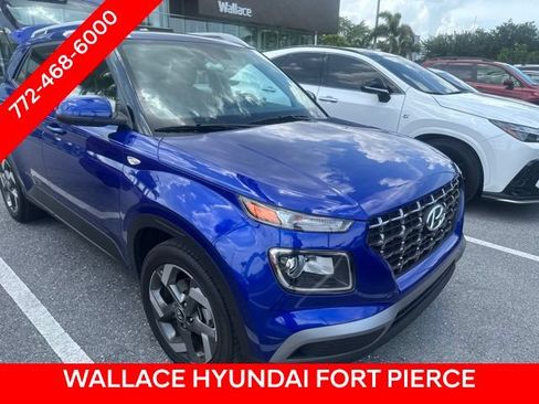 Used 2024 Hyundai Venue SEL FWD image 2