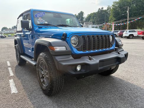 Used 2025 Jeep Wrangler Sport AWD/4WD image 5