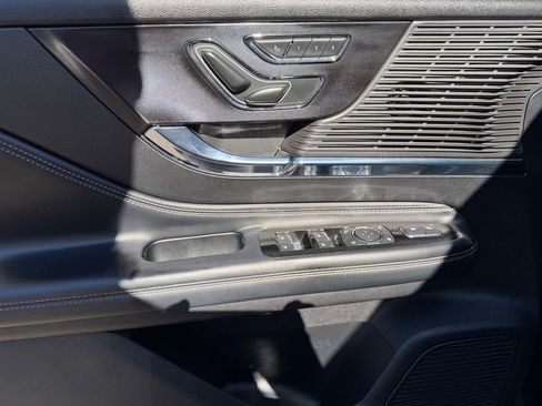 Used 2022 Lincoln Corsair Reserve w/ Sport Package image 16