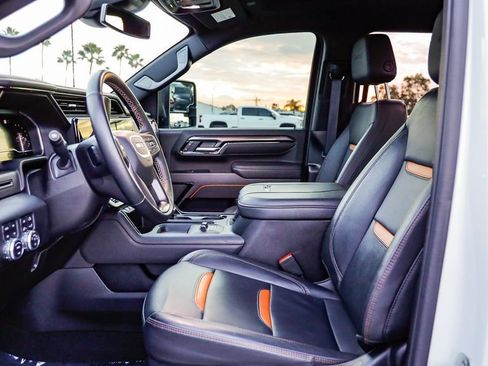 Used 2025 GMC Sierra 2500 AT4 image 21