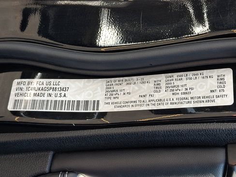 Used 2023 Jeep Grand Cherokee L Laredo image 27