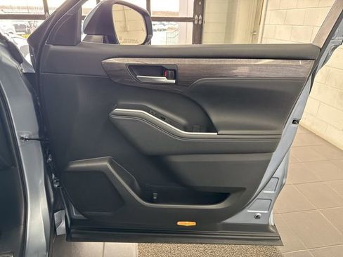 Used 2023 Toyota Highlander Platinum image 57