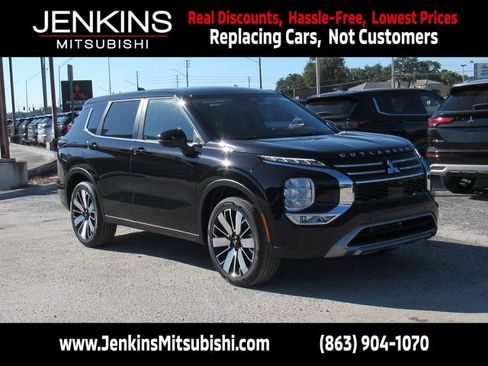New 2025 Mitsubishi Outlander SE image 1