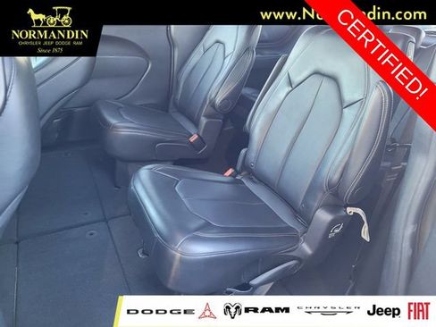 Certified 2025 Chrysler Pacifica Select FWD image 17