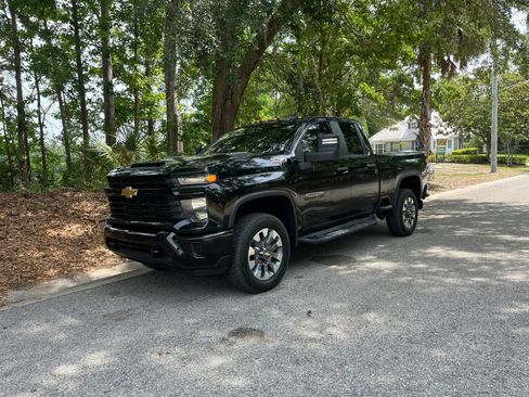 Used 2024 Chevrolet Silverado 2500 Custom w/ Custom Value Package AWD/4WD image 5