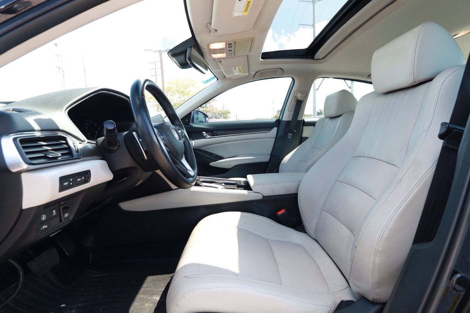 Used 2018 Honda Accord Touring image 18