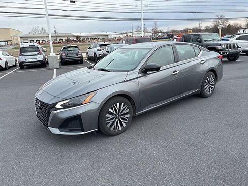 Used 2024 Nissan Altima 2.5 SV image 15