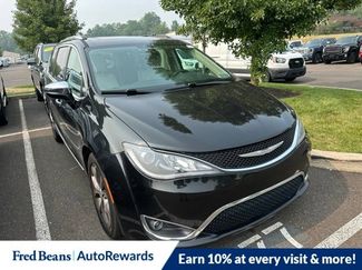 Used 2018 Chrysler Pacifica Limited w/ Tire & Wheel Group FWD video 1