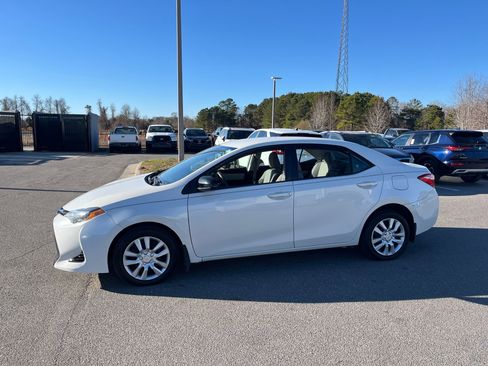 Used 2018 Toyota Corolla LE image 5
