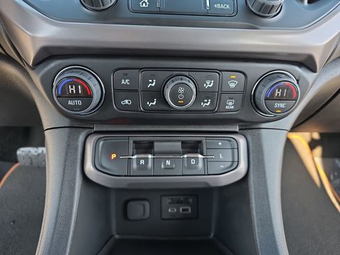 Certified 2023 GMC Acadia AT4 image 27