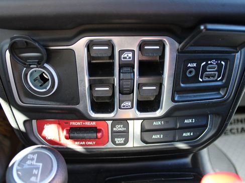 Used 2025 Jeep Wrangler Unlimited Rubicon image 23