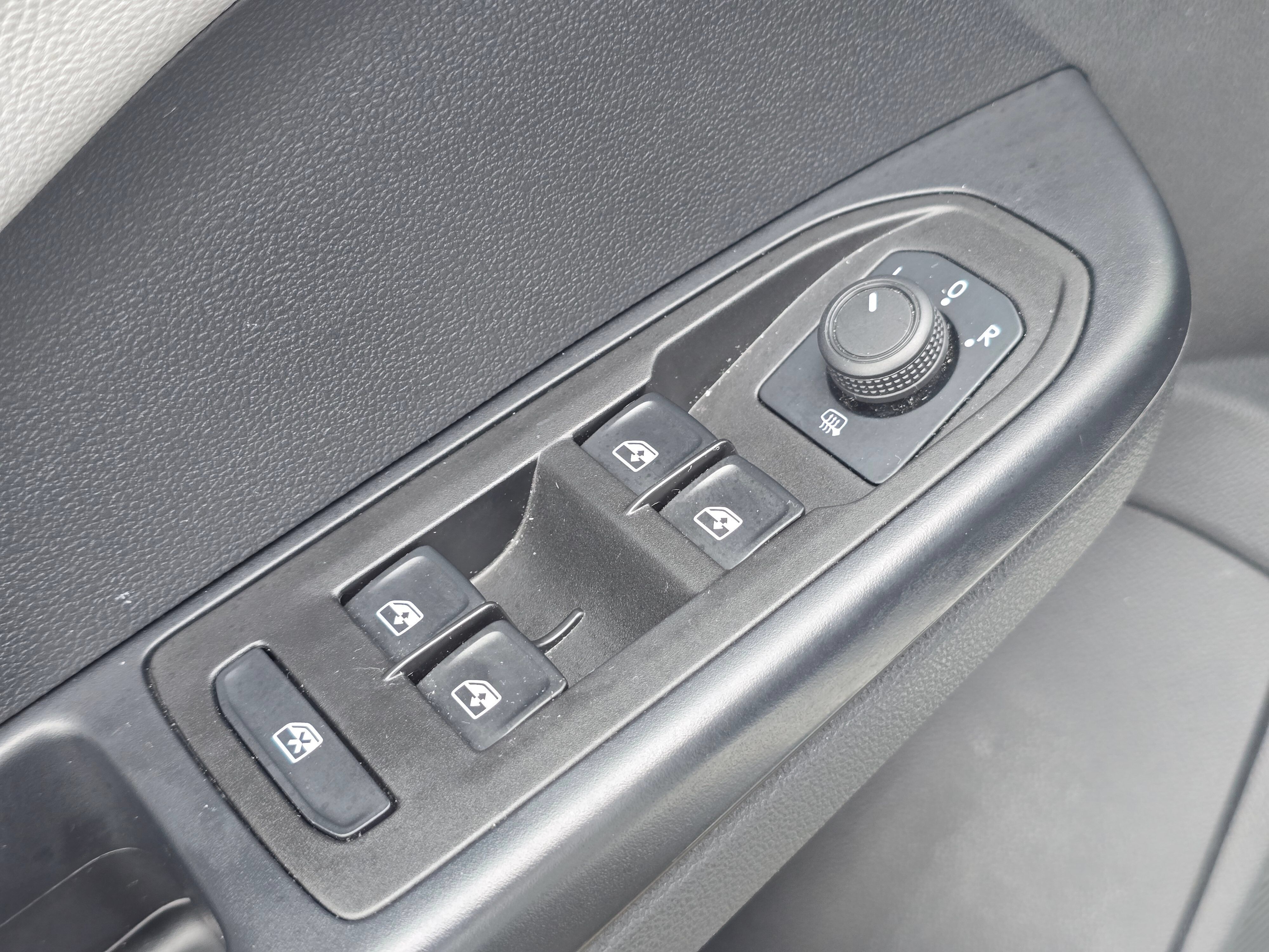 Used 2024 Volkswagen Taos SE w/ Panoramic Sunroof Package AWD/4WD image 24