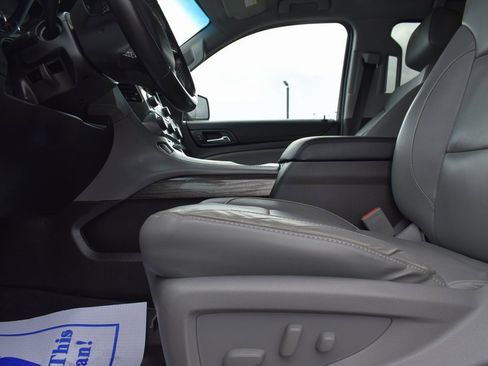 Used 2018 Chevrolet Suburban LT image 7
