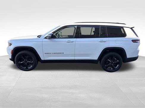 Used 2025 Jeep Grand Cherokee L Limited w/ Black Appearance Package AWD/4WD image 4