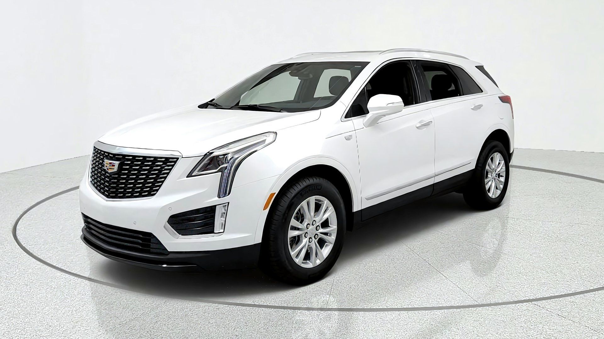 Certified 2024 Cadillac XT5 Luxury w/ LPO, Floor Liner Package AWD/4WD image 1