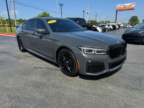 Used 2022 BMW 750i xDrive w/ Executive Package AWD/4WD image 9