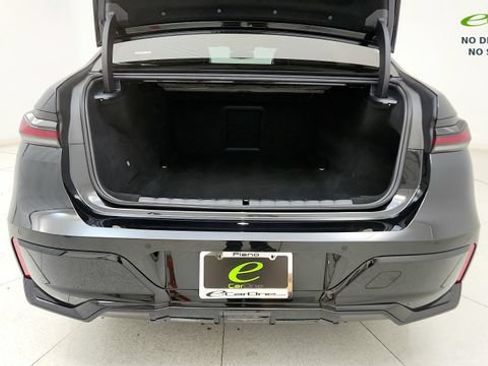 Used 2025 BMW i7 xDrive60 w/ Executive Package RWD image 29