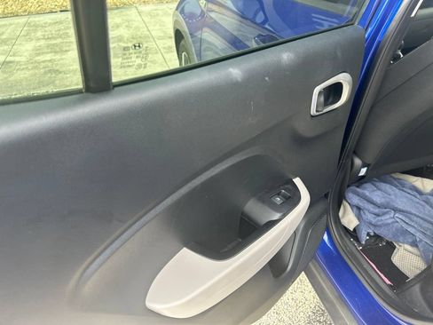 Used 2024 Hyundai Venue SEL FWD image 15