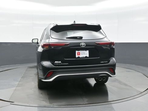 Certified 2025 Toyota Highlander XSE image 6