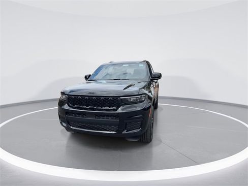 New 2025 Jeep Grand Cherokee L Altitude image 3