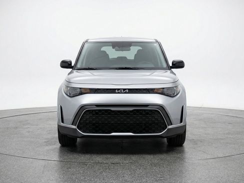 Used 2025 Kia Soul LX w/ LX Technology Package image 2