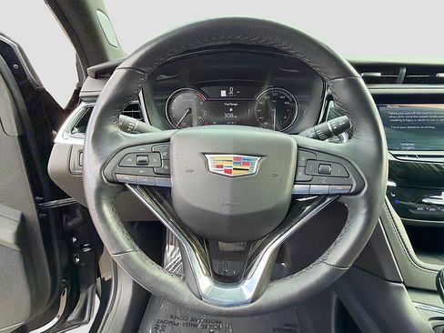Used 2023 Cadillac XT6 Premium Luxury image 41