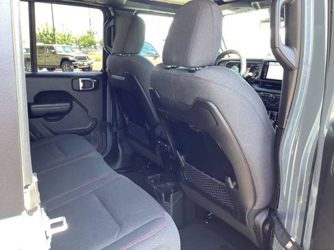 Used 2025 Jeep Wrangler Unlimited Rubicon w/ Convenience Group AWD/4WD image 34