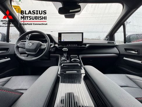 Used 2025 Toyota Sienna XSE w/ XSE Plus Package image 27