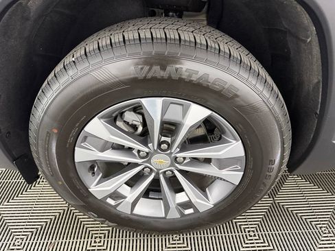 Used 2025 Chevrolet Equinox LT FWD image 12