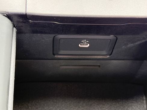 New 2025 Mercedes-Benz C 300 Sedan image 28