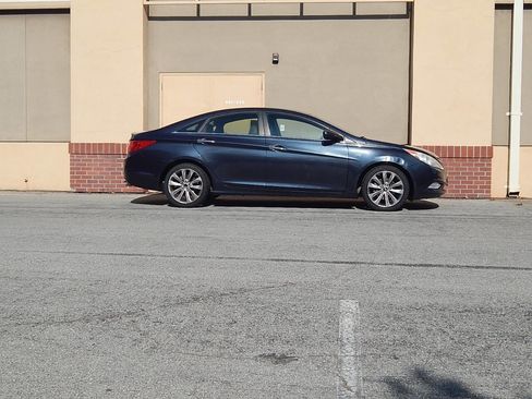 Used 2011 Hyundai Sonata SE w/ Navigation & Sunroof Pkg 4 image 2