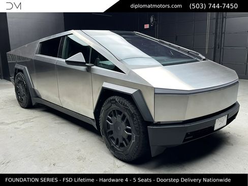 Used 2024 Tesla Cybertruck AWD Crew Cab image 8
