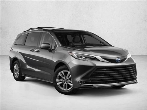 Certified 2022 Toyota Sienna XLE image 2