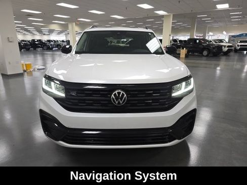 Used 2023 Volkswagen Atlas SEL R-Line AWD/4WD image 2
