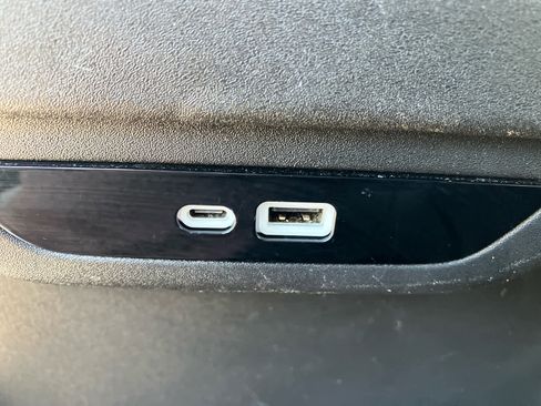 Used 2024 Chrysler Pacifica Touring-L image 34