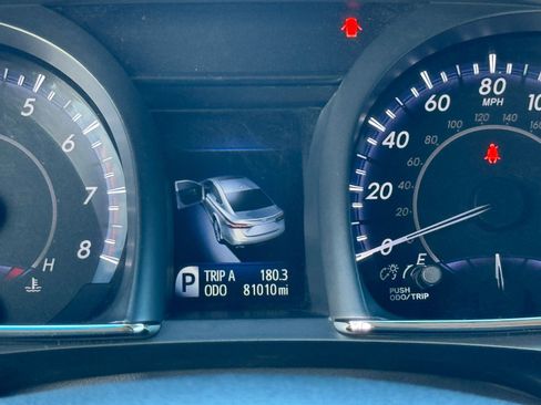 Used 2015 Toyota Avalon Limited image 24