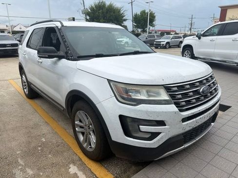 Used 2016 Ford Explorer XLT w/ Equipment Group 201A FWD image 1