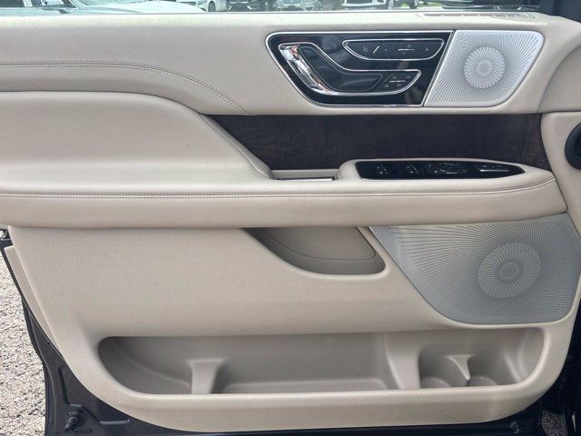 Used 2021 Lincoln Navigator Reserve w/ Luxury Package AWD/4WD image 13