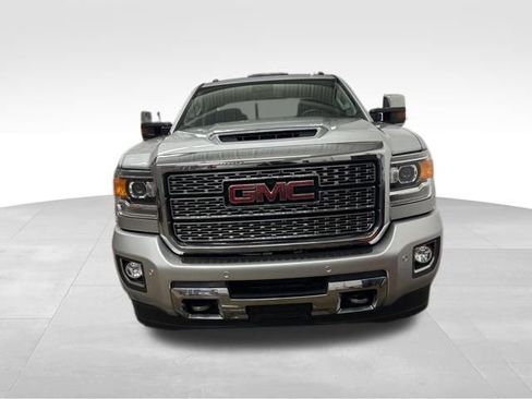 Used 2019 GMC Sierra 2500 Denali w/ Duramax Plus Package image 2